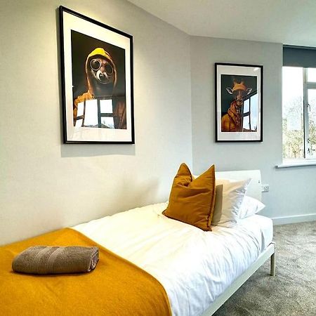 Bournemouth Getaway: 3Br Apartment Near Beach Bagian luar foto