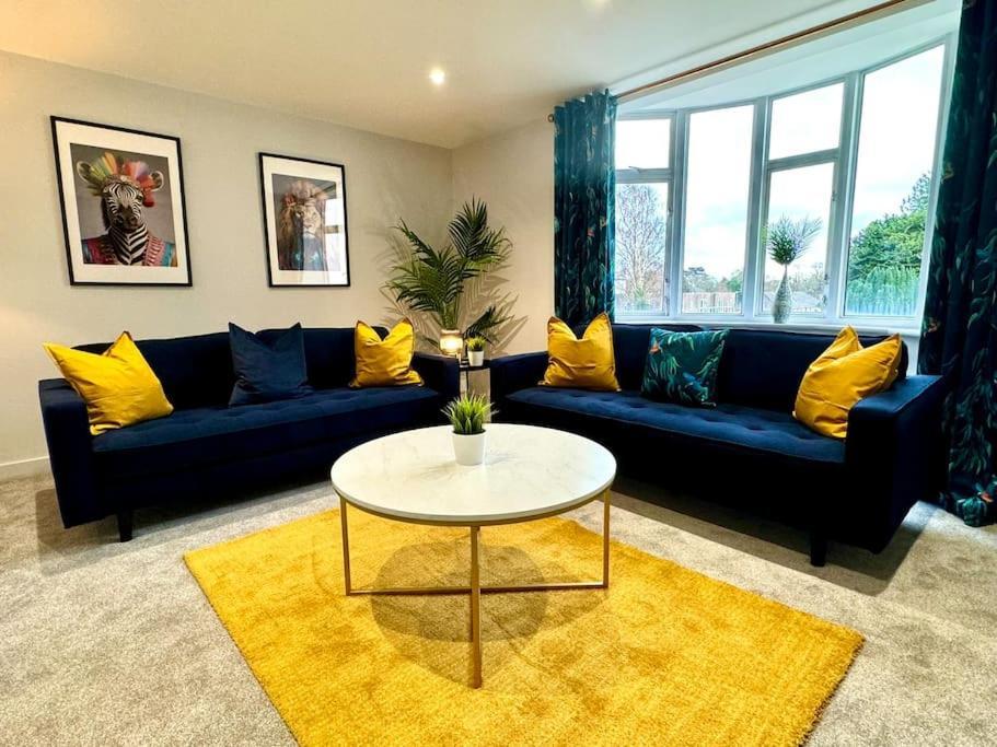 Bournemouth Getaway: 3Br Apartment Near Beach Bagian luar foto