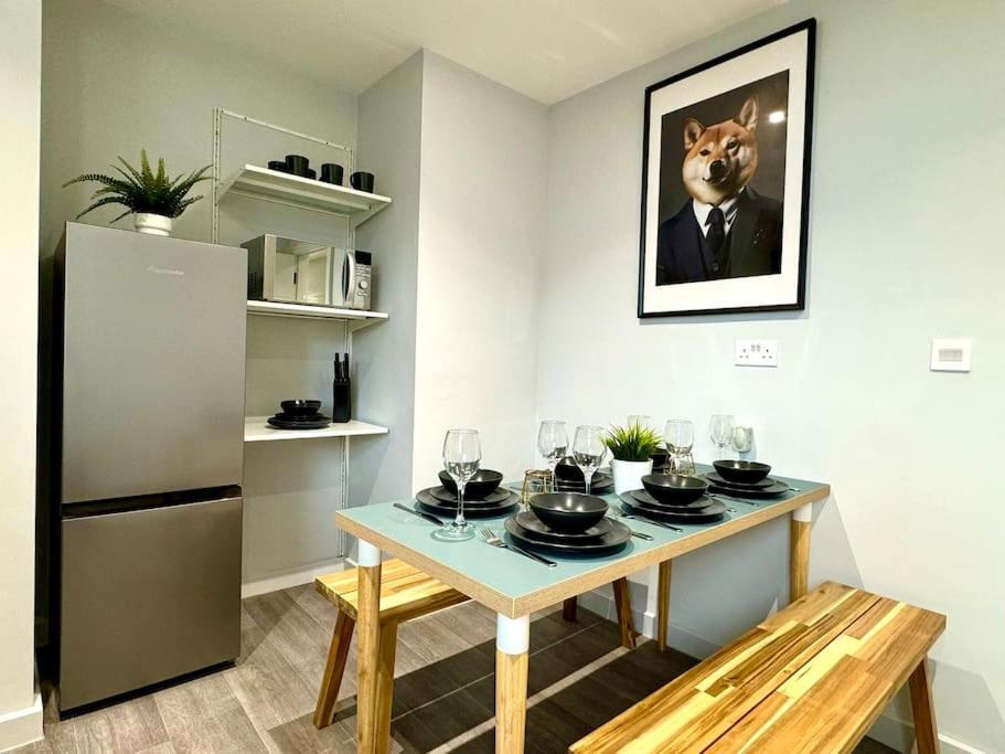 Bournemouth Getaway: 3Br Apartment Near Beach Bagian luar foto