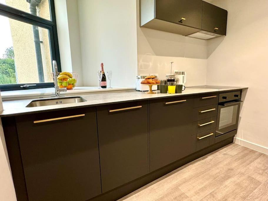 Bournemouth Getaway: 3Br Apartment Near Beach Bagian luar foto