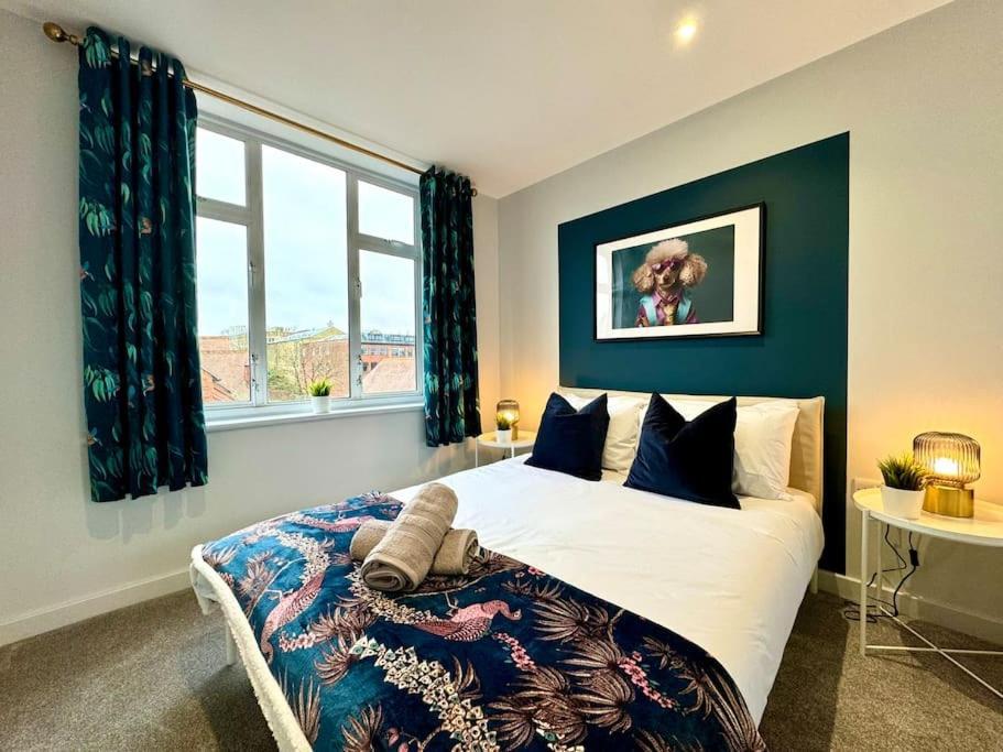 Bournemouth Getaway: 3Br Apartment Near Beach Bagian luar foto