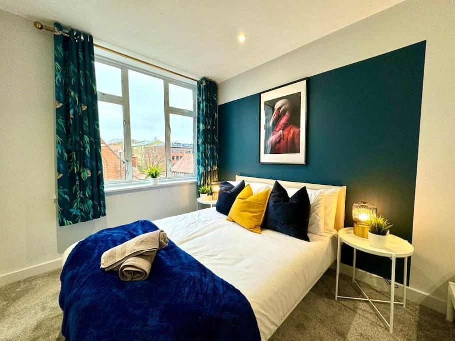 Bournemouth Getaway: 3Br Apartment Near Beach Bagian luar foto